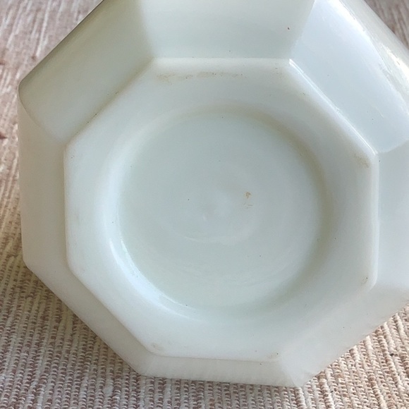 Vintage White Milk Glass Grapes Vine Syrup Pitcher - Picture 7 of 7